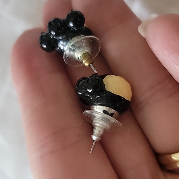 Harajuku Lovers Maya Chino "LOVE" Earrings - Picture 4 of 4